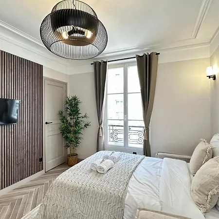 Charming With Eiffel Tower View Appartement