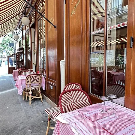 Charming With Eiffel Tower View