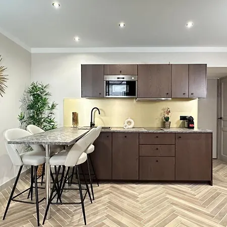 Eiffel Tower - Prestige With Views