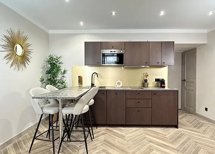 Eiffel Tower - Prestige With Views