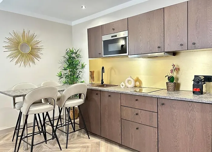 Eiffel Tower - Prestige With Views