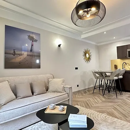 Charming With Eiffel Tower View *